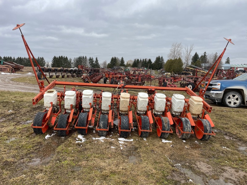Planting  AE 9 Row Ground Drive Planter Photo