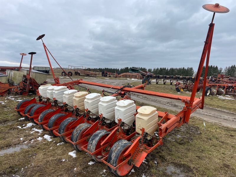 Planting  AE 9 Row Ground Drive Planter Photo