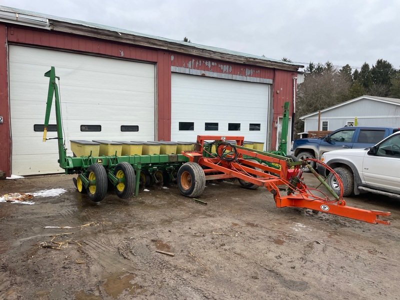 Planting  John Deere 7100 12 Row 20" Soybean Special Photo