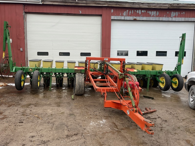 John Deere 7100 12 Row 20" Soybean Special