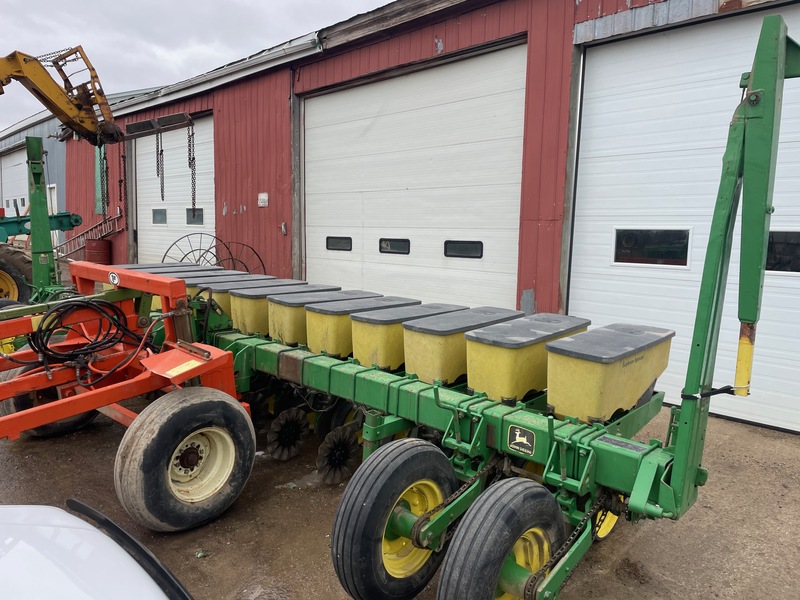 Planting  John Deere 7100 12 Row 20" Soybean Special Photo
