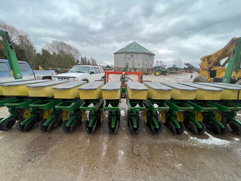 Planting  John Deere 7100 12 Row 20" Soybean Special Photo