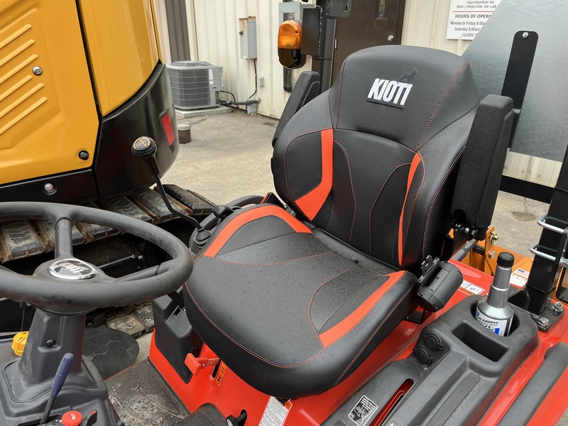 Kioti CS2220 Sub Compact Tractor 