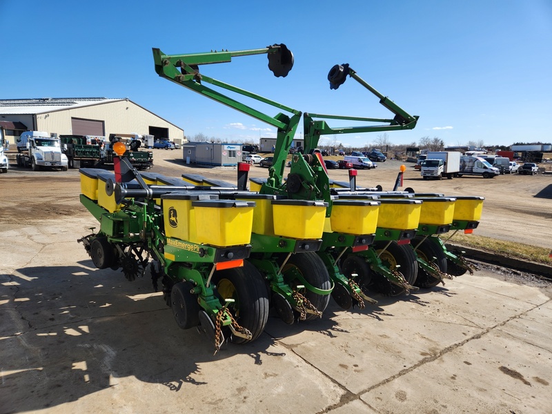 Planting Equipment  John Deere 1760 Planter  Photo