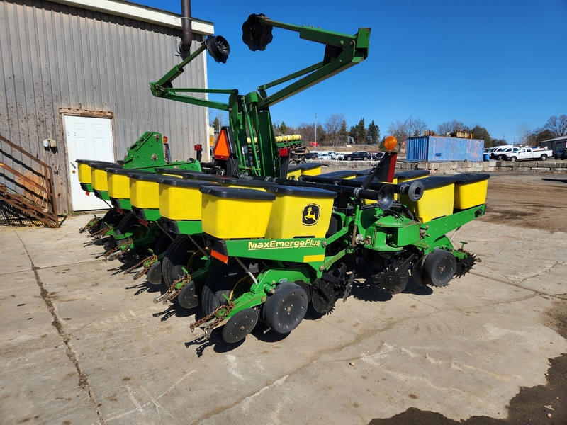 Planting Equipment  John Deere 1760 Planter  Photo
