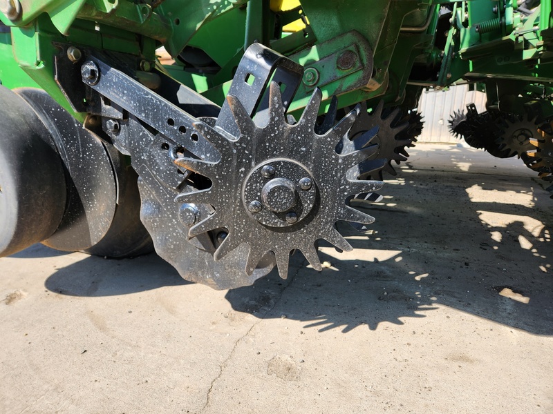 Planting Equipment  John Deere 1760 Planter  Photo