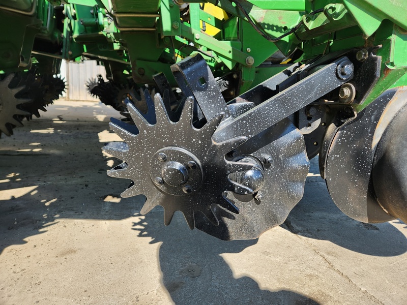 Planting Equipment  John Deere 1760 Planter  Photo