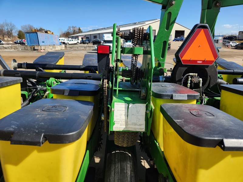 Planting Equipment  John Deere 1760 Planter  Photo