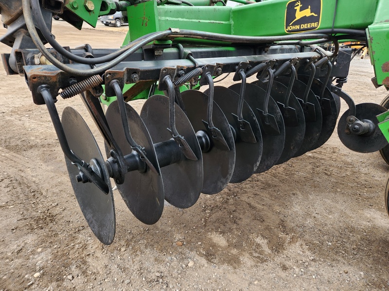 Discs  John Deere 630 Disc Photo