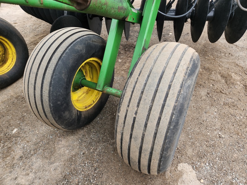 Discs  John Deere 630 Disc Photo