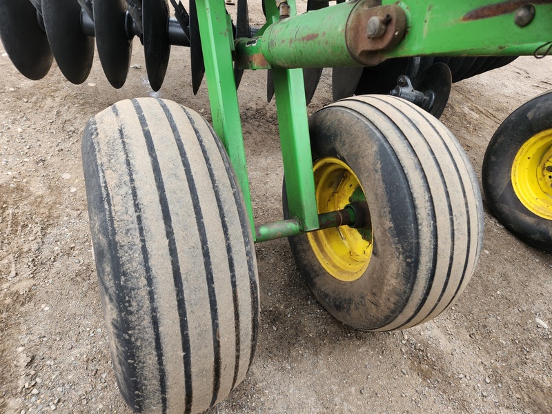 Discs  John Deere 630 Disc Photo