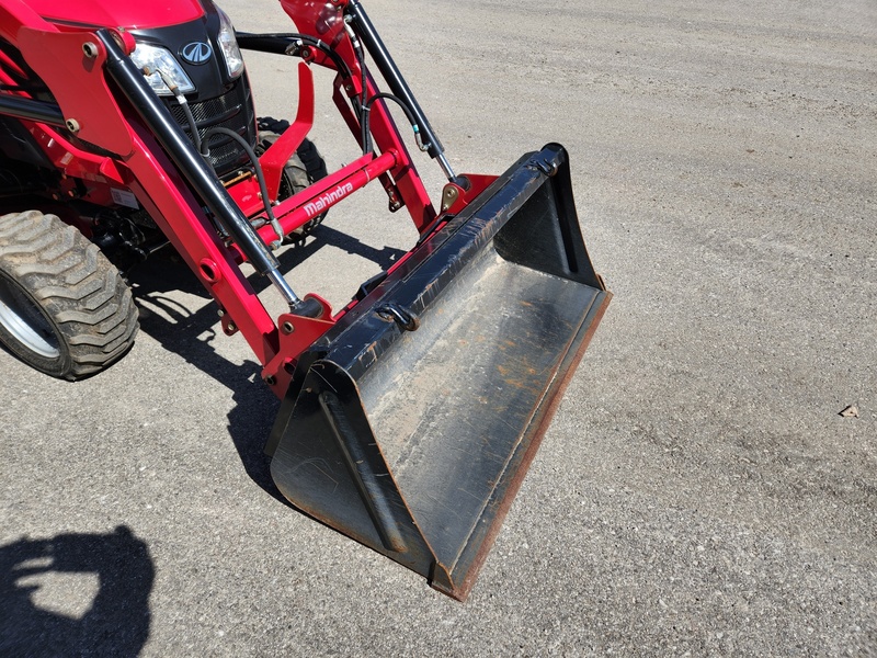 Tractors - Compact  Mahindra 20S Tractor  Photo