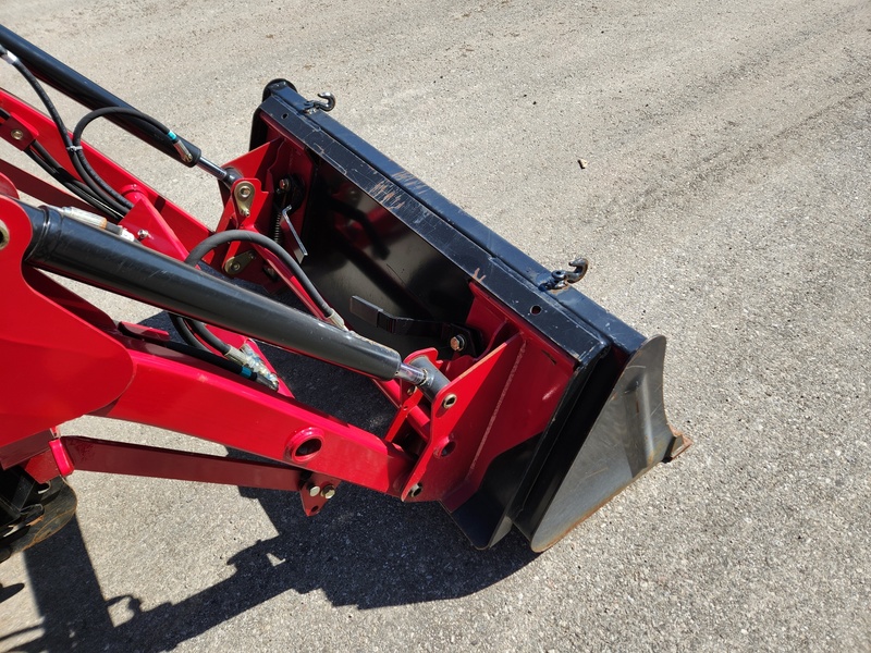 Tractors - Compact  Mahindra 20S Tractor  Photo