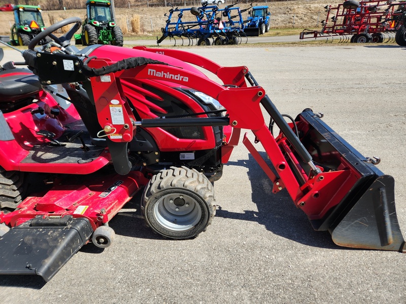 Tractors - Compact  Mahindra 20S Tractor  Photo