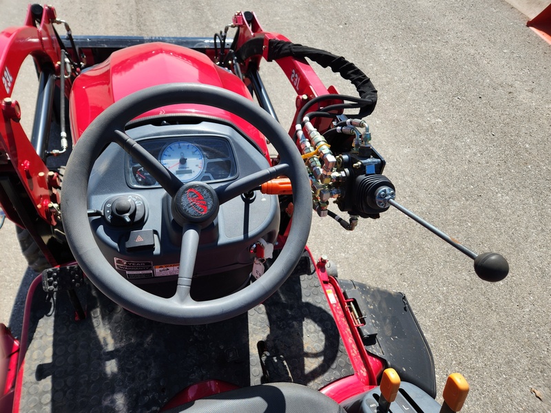 Tractors - Compact  Mahindra 20S Tractor  Photo