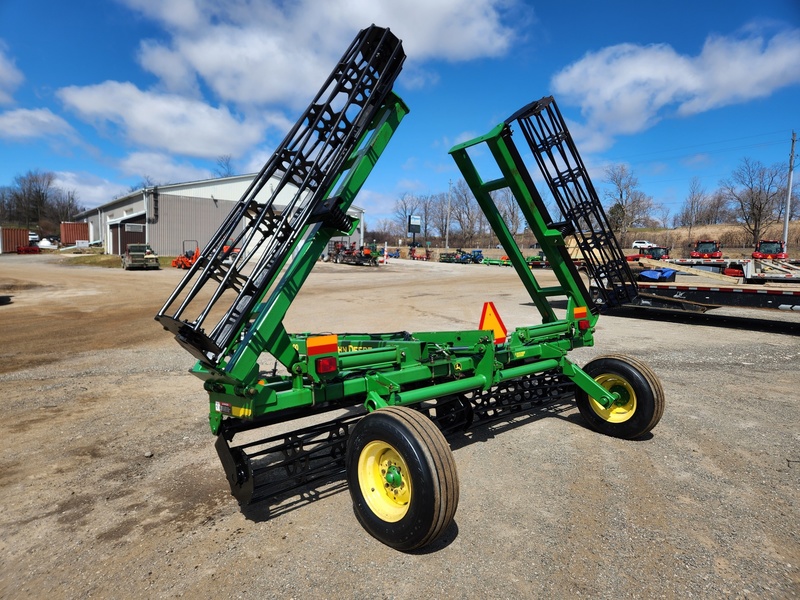 Tillage Equipment  John Deere 200 Crumbler  Photo