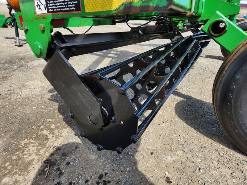 Tillage Equipment  John Deere 200 Crumbler  Photo