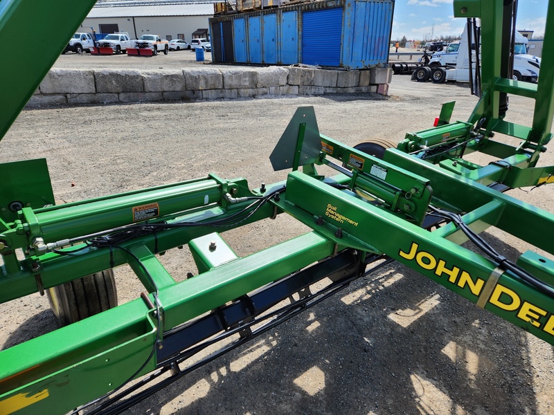 Tillage Equipment  John Deere 200 Crumbler  Photo