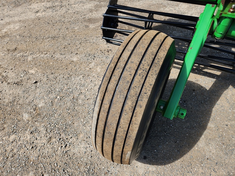 Tillage Equipment  John Deere 200 Crumbler  Photo