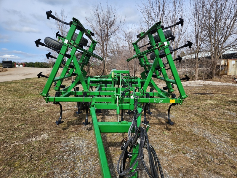 Cultivators  John Deere 980 Cultivator  Photo