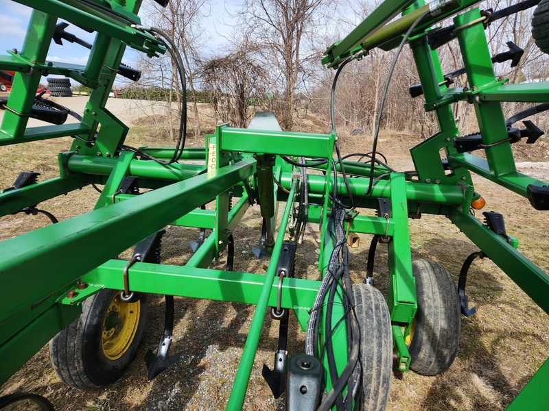 Cultivators  John Deere 980 Cultivator  Photo