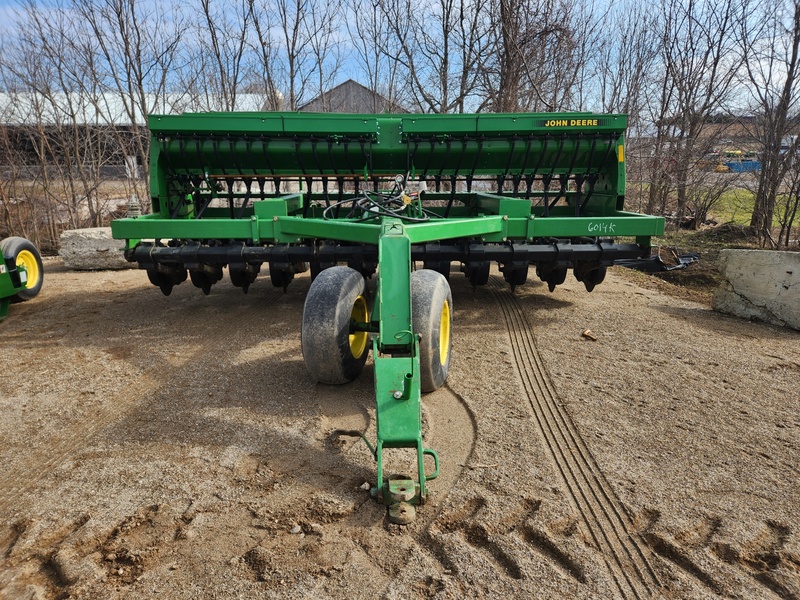 Planting Equipment  John Deere 750 No-Till Drill  Photo