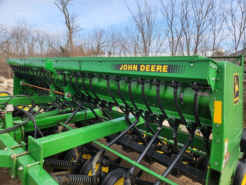 Planting Equipment  John Deere 750 No-Till Drill  Photo