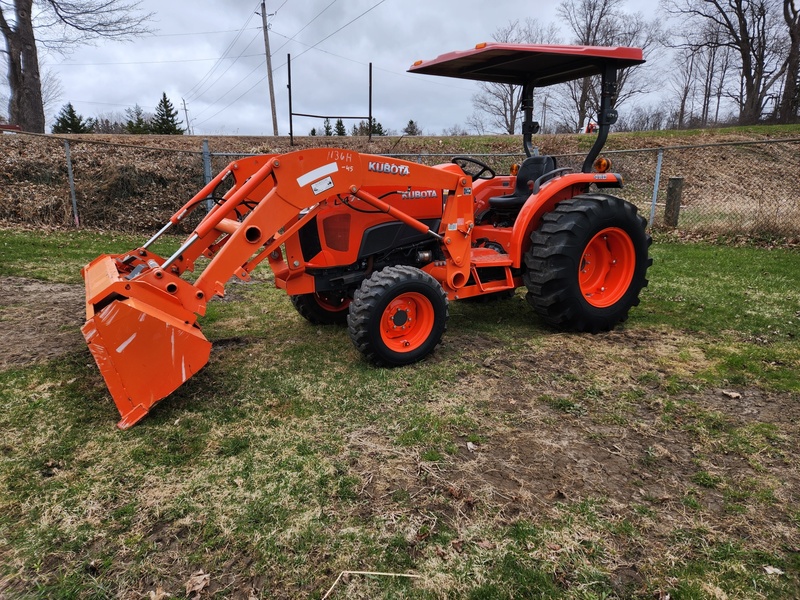 Tractors - Compact  Kubota L4701 Tractor  Photo