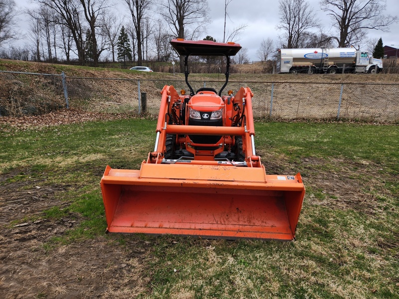 Tractors - Compact  Kubota L4701 Tractor  Photo