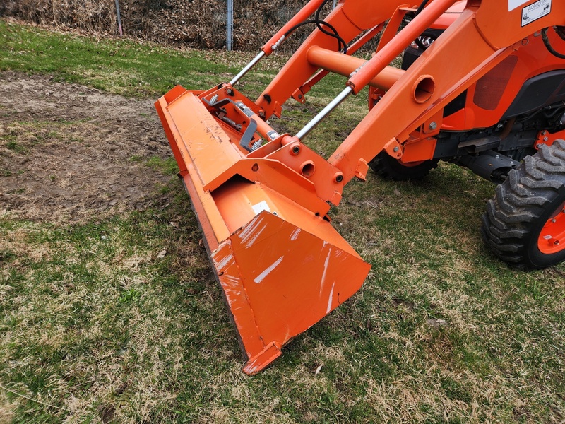 Tractors - Compact  Kubota L4701 Tractor  Photo