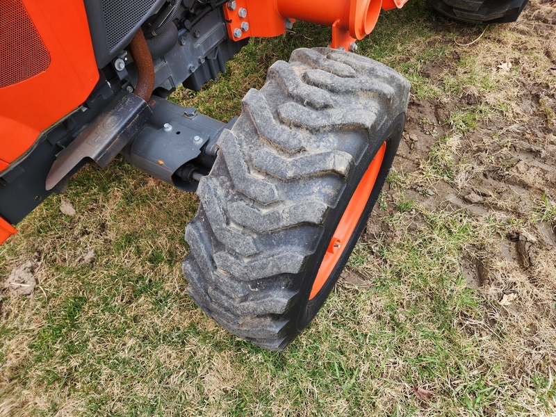 Tractors - Compact  Kubota L4701 Tractor  Photo