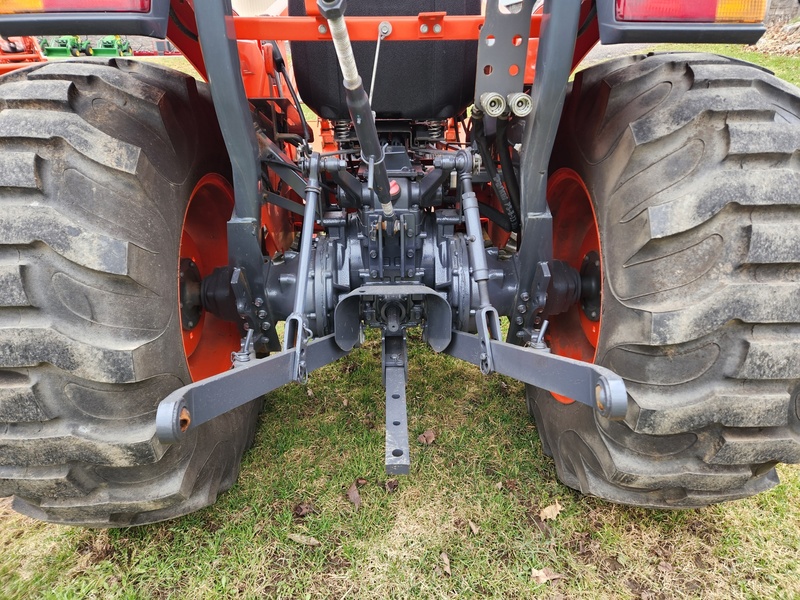 Tractors - Compact  Kubota L4701 Tractor  Photo