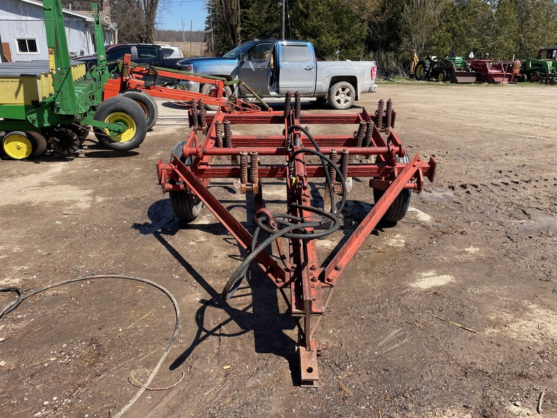 Tillage - Plows  International Chisel Plow 7 Tooth - Spring Reset Photo