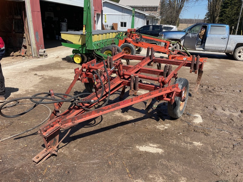 Tillage - Plows  International Chisel Plow 7 Tooth - Spring Reset Photo