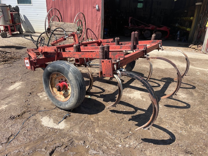 Tillage - Plows  International Chisel Plow 7 Tooth - Spring Reset Photo