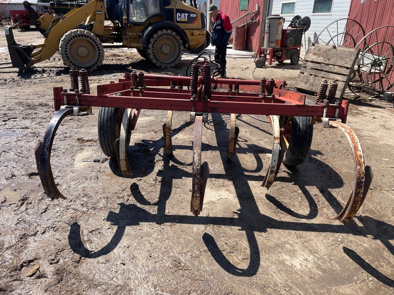 Tillage - Plows  International Chisel Plow 7 Tooth - Spring Reset Photo