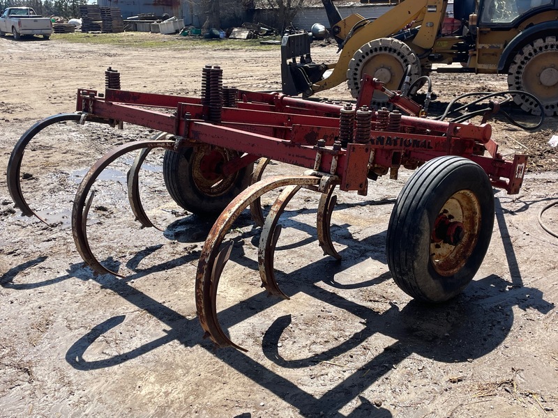 Tillage - Plows  International Chisel Plow 7 Tooth - Spring Reset Photo