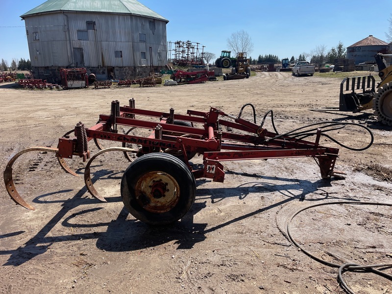 Tillage - Plows  International Chisel Plow 7 Tooth - Spring Reset Photo