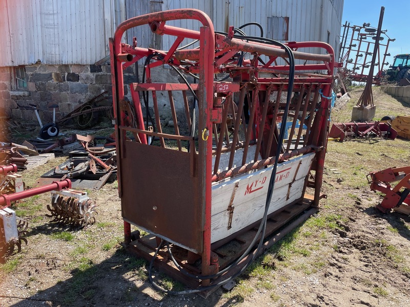 My-D Han-D Cattle Chute with Squeeze