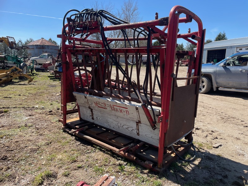 Hay/Forage/Livestock  My-D Han-D Cattle Chute with Squeeze Photo