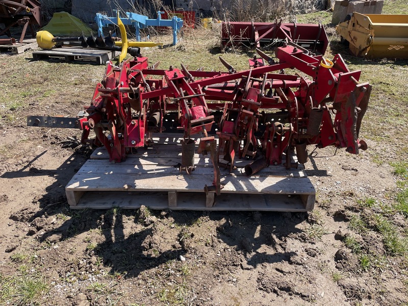 Tillage - Harrow  30 Feet of Spike Tooth Harrows (Bolt On) Photo