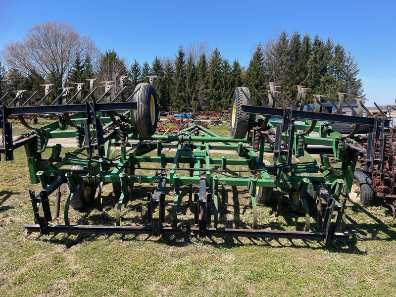 Tillage - Cultivators  John Deere 1010 C-Shank Cultivator - 22ft - With Buster Bars Photo
