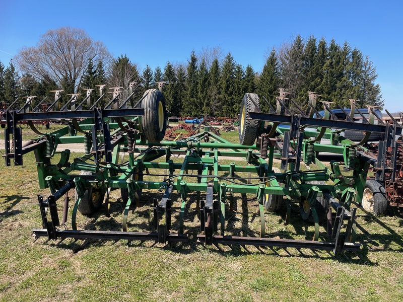 Tillage - Cultivators  John Deere 1010 C-Shank Cultivator - 22ft - With Buster Bars Photo