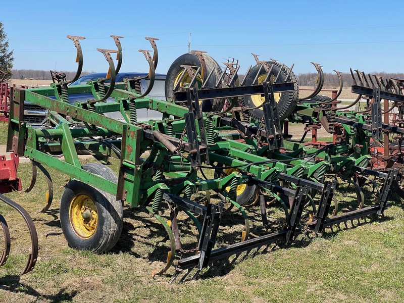 Tillage - Cultivators  John Deere 1010 C-Shank Cultivator - 22ft - With Buster Bars Photo