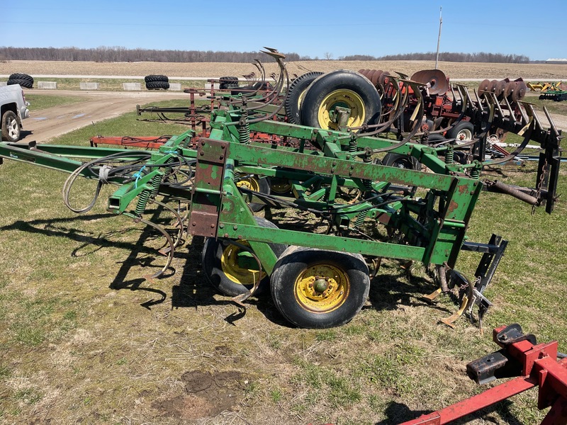 Tillage - Cultivators  John Deere 1010 C-Shank Cultivator - 22ft - With Buster Bars Photo