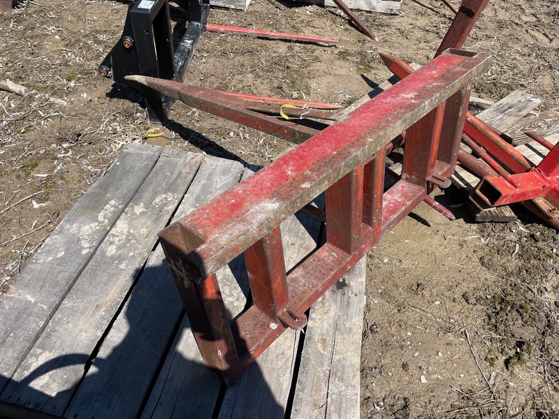 Attachments  Frey Bale Spear - Quick Attach Photo