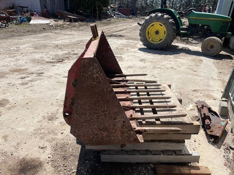 Attachments  Manure Bucket - 5 Foot - Pin On Photo