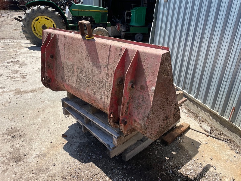 Attachments  Manure Bucket - 5 Foot - Pin On Photo