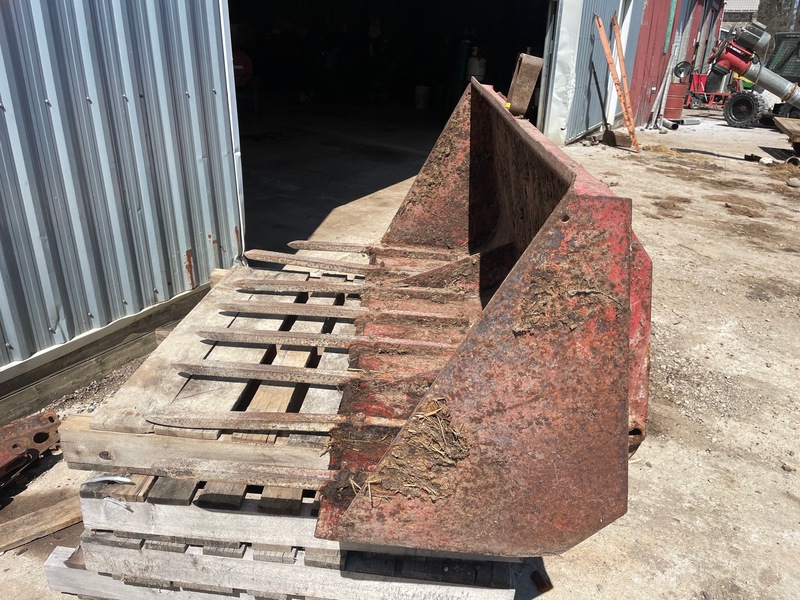 Attachments  Manure Bucket - 5 Foot - Pin On Photo