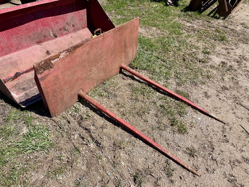 Attachments  2 Prong Bale Spear (Pin On) Photo
